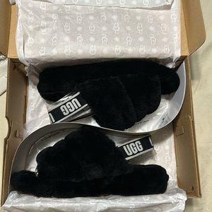 UGG WOMENS FLUFF YEAH SLIDE/SLIPPER🖤